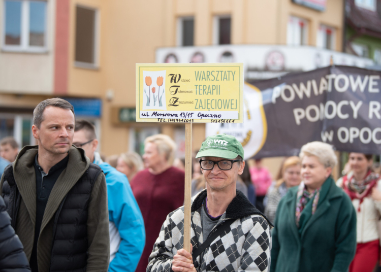 Marsz dla Życia i Rodziny przeszedł ulicami Opoczna ZDJĘCIA WIDEO