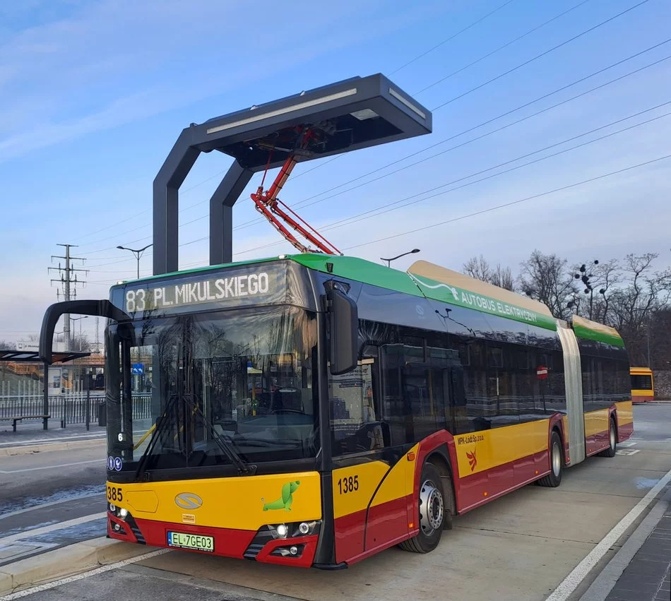 Pierwsze Elektryczne Autobusy Przegubowe Wyjecha Y Na Ulice W Odzi