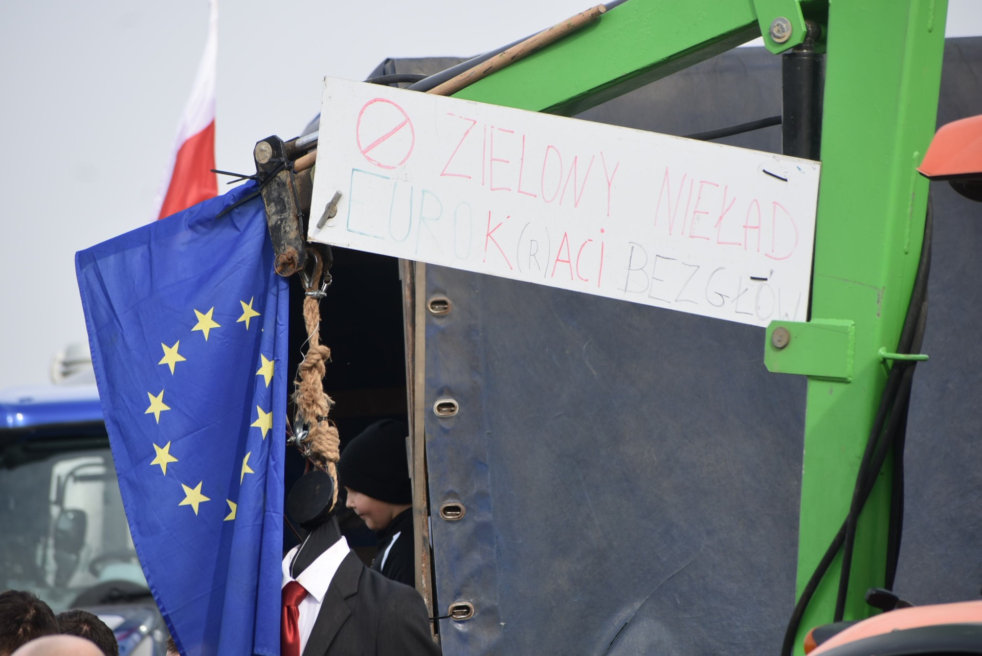 Protesty rolników w Łódzkiem Blokada trasy S8 w obu kierunkach