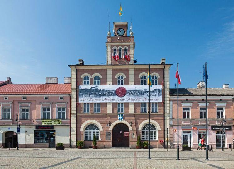 Władze i zarobki w powiecie skierniewickim 1 10264 82b43c5c39b75f6764356c0489686d41