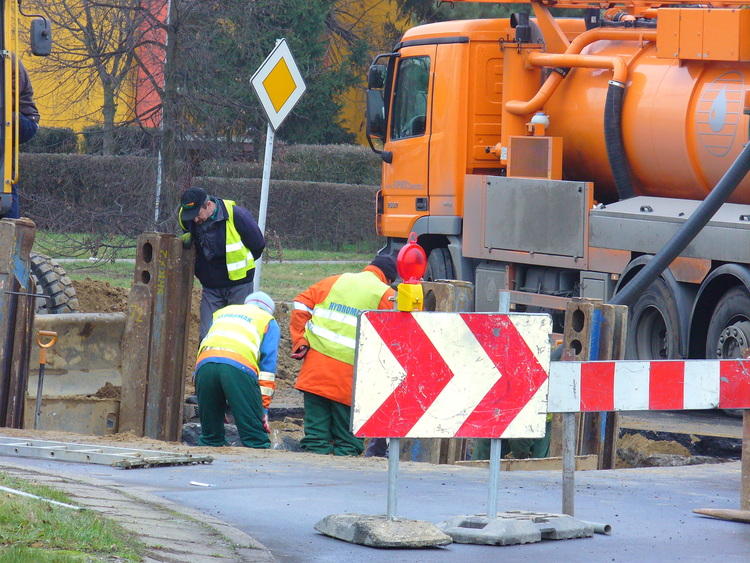 Poważna awaria sieci sanitarnej w Sieradzu 1 10490 9eac174cd23c74f30bb7397d71f0f90a