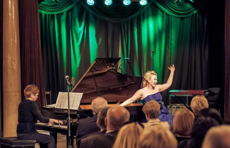 Świąteczny koncert. Od klasyki do Broadwayu 1 10607 b448f2700d2cb8e103a0b335532eebd2