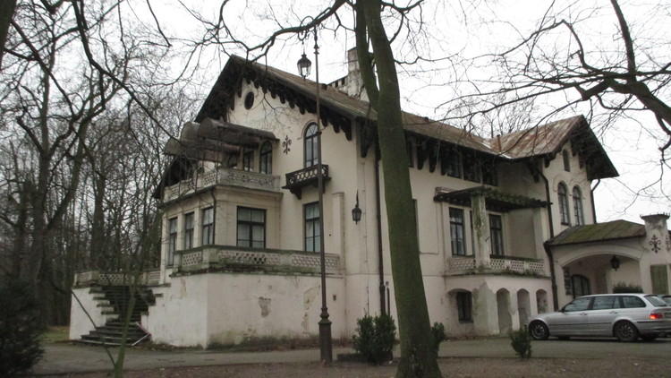 Skierniewice. Zabytkowa willa na sprzedaż 1 11038 d1e58a991cd0fdb1740e0a7811aa54ad