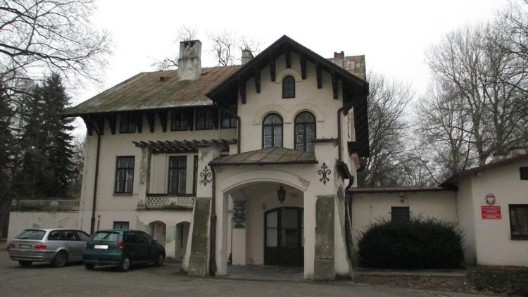 Skierniewice. Zabytkowa willa na sprzedaż 2 11038 e83bb996c62e9b5765efe07f9fee95e2
