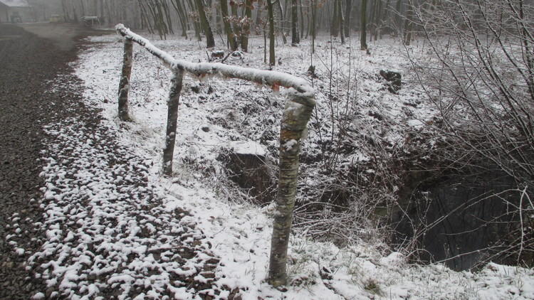 Rąbień. Niezabezpieczone przejście groźne dla mieszkańców 2 11462 e2deee0eb555dfbaf0af0e69e06f78e0