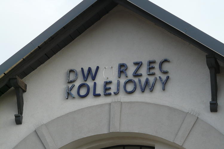 Niszczeje wyremontowany dworzec w Zgierzu 2 11532 6f8ec94e4f064b6c4a21e1e358b837d9