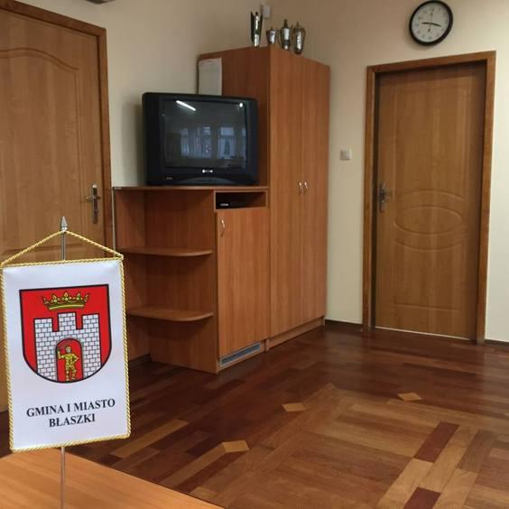 Burmistrz Błaszek wyrzuca telewizor. "To symbol lenistwa" 1 12418 351f6c3b326e3aebb651b2ec29c1d9e1
