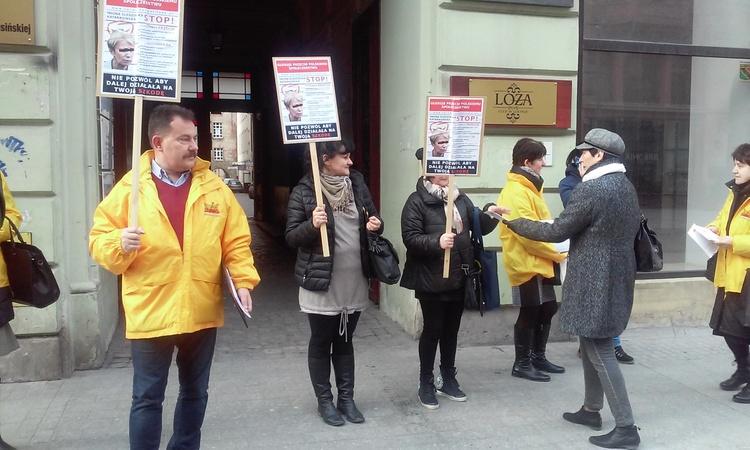 Związkowcy z petycjami w biurach posłów PO 1 12596 d430498df4530fb7c6e4fc2e6b5fa791