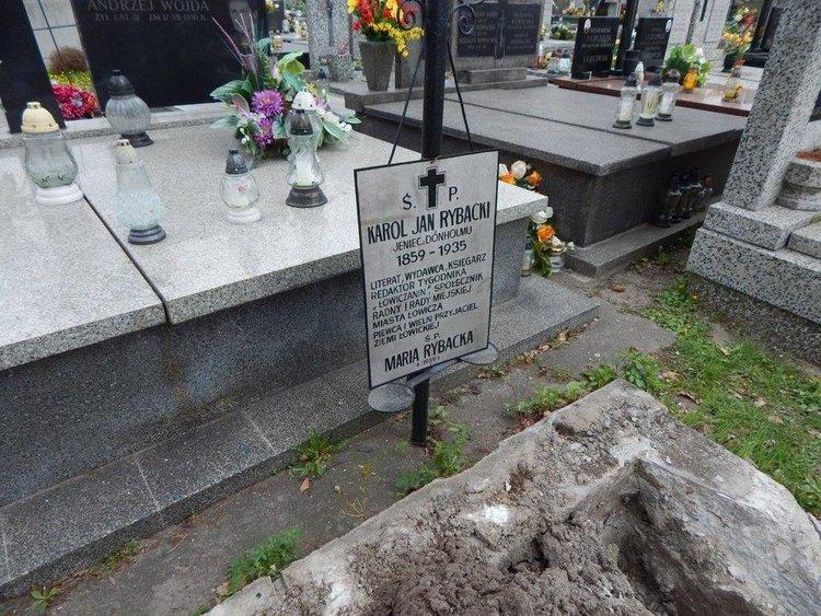 Łowicz. Postawią nowy pomnik na grobie Karola Rybackiego 1 13794 f72a7ac0006d0ed7feb4f10028253ace
