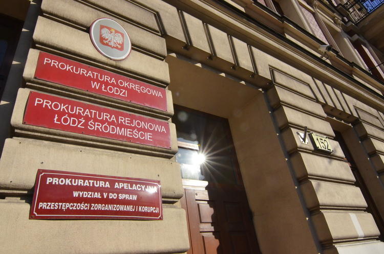 Nie żyje mężczyzna przesłuchiwany na komisariacie w Kutnie. Prokurator: Rozległy się trzy strzały, nie ma śladów walki 1 13853 fe16d1ee5e87ce2e6632ea82457d5c38