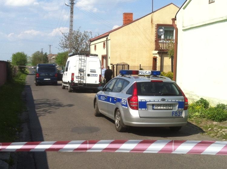 Morderstwo w Żychlinie. Martwa kobieta, ranna dziewczynka. "Związek ze sprawą mogą mieć dwaj nastolatkowie" 1 14286 5bd4bd6d9e319f7956bd64d5afd61738