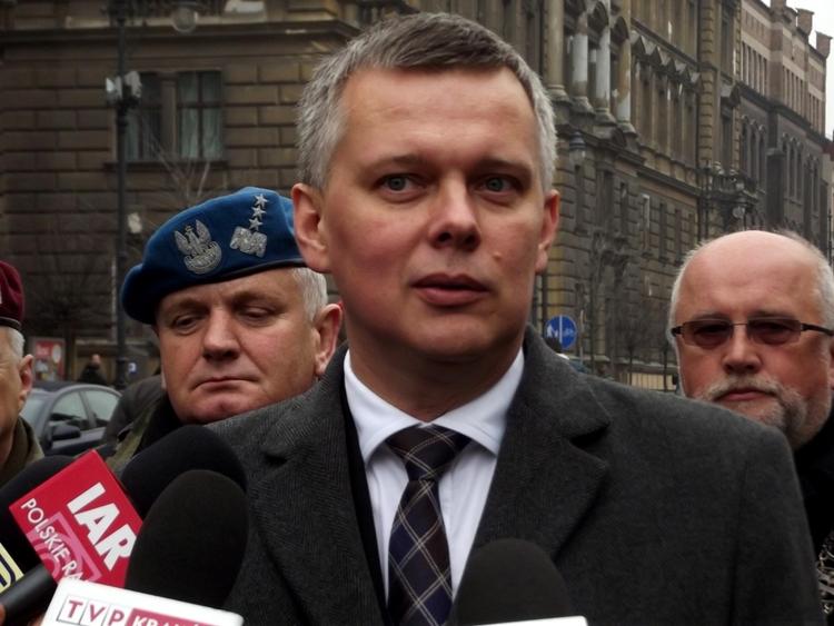 Wicepremier Tomasz Siemoniak odwiedzi Wojskowy Zakład Lotniczy w Łodzi 1 14466 f44a6513ef27ea8292a5a8078799bb54