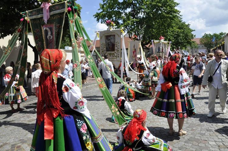 Procesja w Łowiczu na Boże Ciało 1 15070 7dd8826cdb1d1573b2688cffafff0035