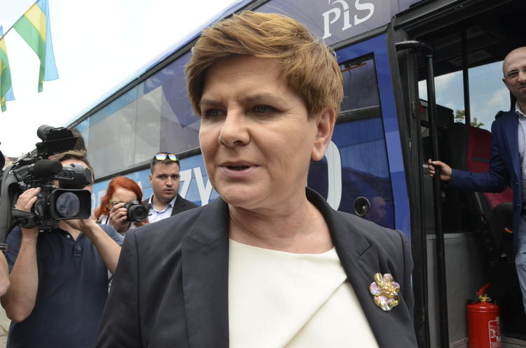 Beata Szydło w Bełchatowie: "Trzeba rozszerzyć referendum" 1 15833 2327123387abf324f0b37188ade88dd0