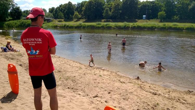 Upały w Łódzkiem. Służby: "Apelujemy o rozwagę nad wodą" 1 16892 eef7f888f73b1704892a03b0e37fd5d6