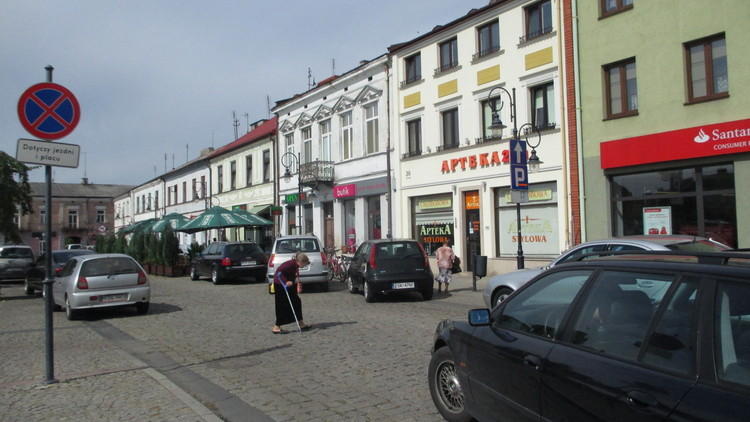 Chaos i bałagan. Spór o bezpłatne parkowanie w centrum Skierniewic 1 17456 74f839a4f31a819e92bd1a67416da2d8