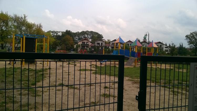 Niszczą dla zabawy? Wandale na sieradzkich placach zabaw 1 18141 e4c75ed8acb01c6d7f4cae6cbffaa1cd