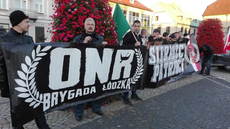 "Nie dla imigrantów". Manifestacja w Sieradzu 1 18896 8b21f5c048fd531fae3adbc791c442f7