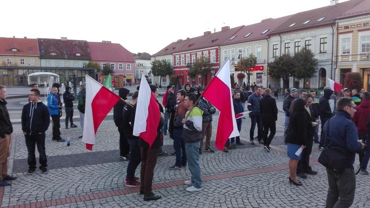 "Nie dla imigrantów". Manifestacja w Sieradzu 2 18896 c47d51aa605b368b5ac72f652795678f