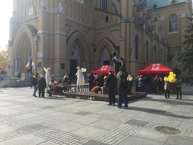 Na kremówki do kościoła. Piętnasty Dzień Papieski 2 18902 8239f4c8bbe7801600c106f892918736