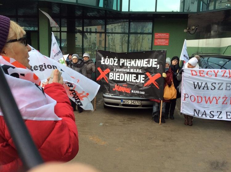 Strajk pracowników MOPS. "Nie ma pieniędzy na podwyżki" 1 21558 6bec555fdd0441d91642c62a9ebac01c