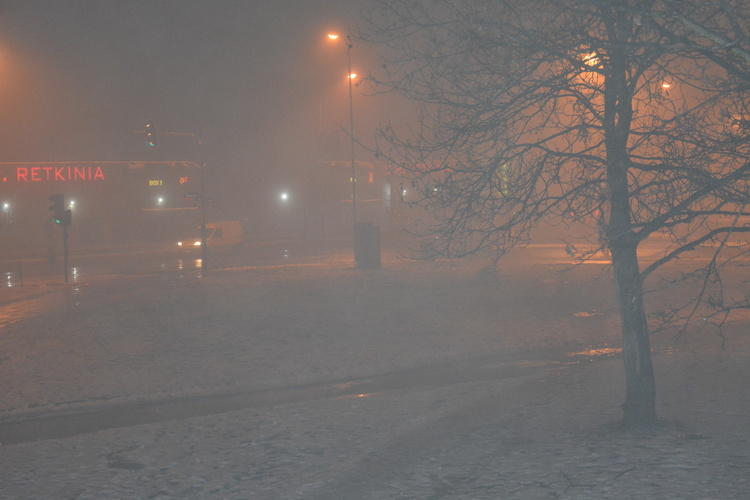 Uwaga kierowcy. Silna mgła w Łódzkiem 1 21931 3a662fe977a713d4fba949892a85de0e