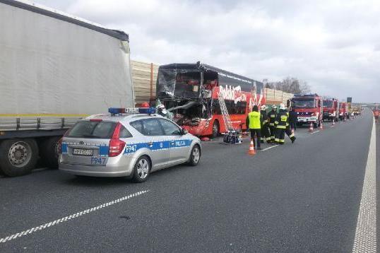 Wypadek na A2. Droga zablokowana, nie żyje jedna osoba, sześć rannych 2 22198 aa267ec9ee212873f6de02a8ed3e1804