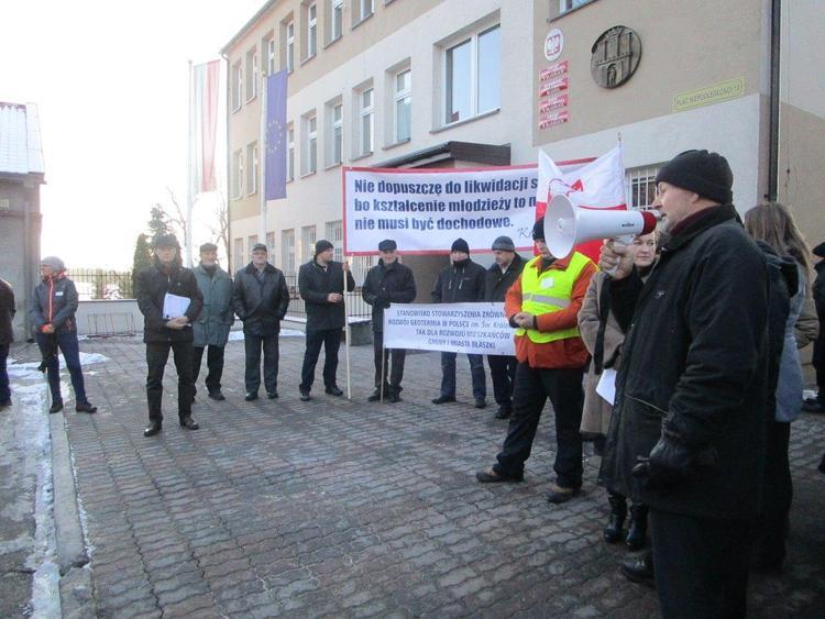 Plan likwidacji szkół z gminy Błaszki. Kto zostanie ukarany? 1 22231 def29a7ebc26cb6b78f3a6345cd13ada