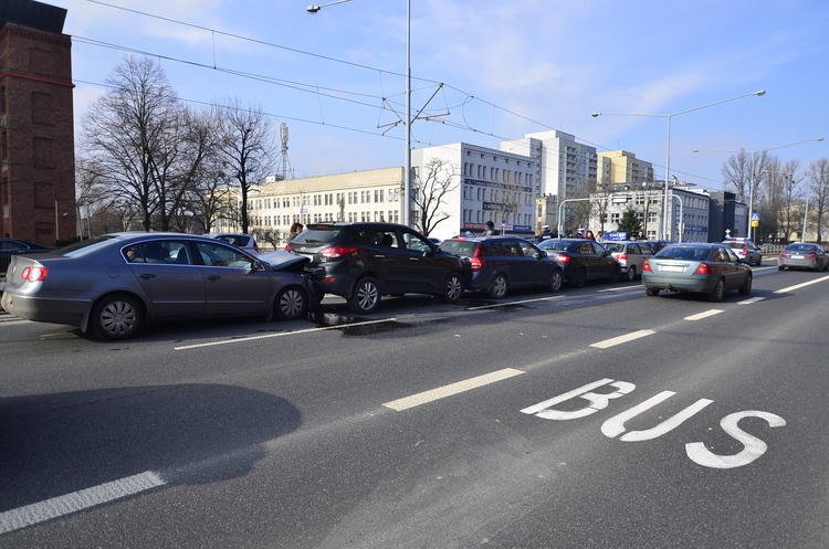 Karambol na Kopcińskiego. Zderzyło się sześć pojazdów 2 22536 bdecaa95ae43e1412665d25b5b83feae