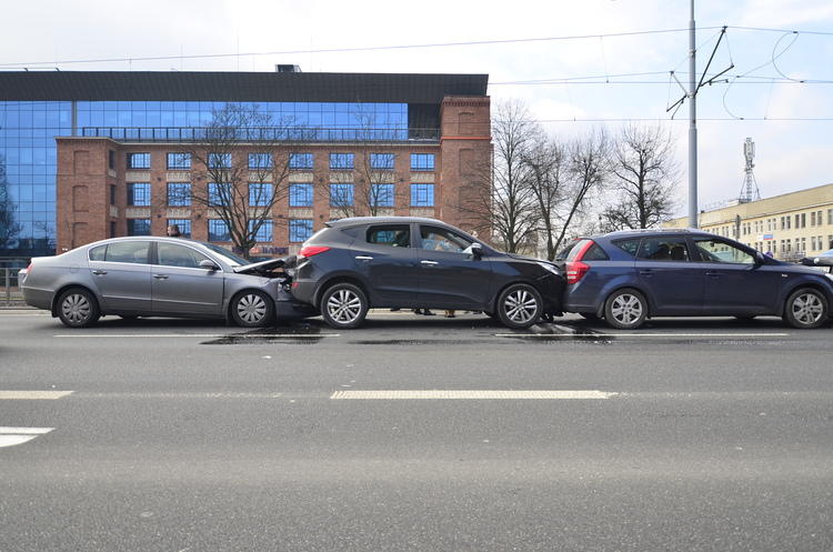 Karambol na Kopcińskiego. Zderzyło się sześć pojazdów 1 22536 f4adf245270ab93cd76a9cbd0f48c548