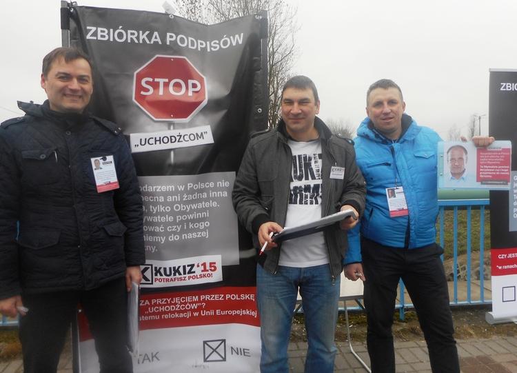 Radomsko. Zbierają podpisy pod petycją ws. uchodźców 1 23378 0f9f91458dace6825ae6957e4efaca5b