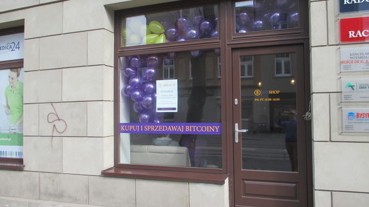 Idea wolnościowa. Elektroniczny pieniądz przyszłości? 2 23616 38bac962218d3e74b434babbb4b7fe9b