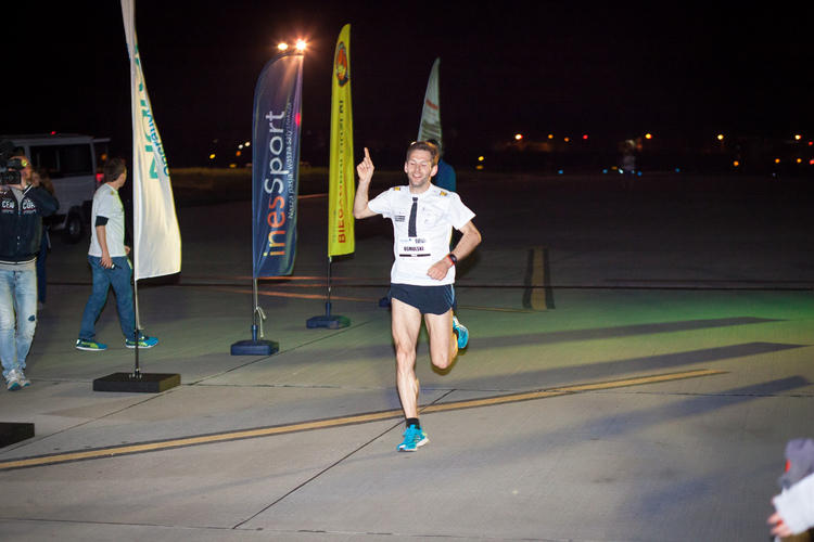 LCJRun 2016. Startują zapisy na nocny bieg po lotnisku w Łodzi 3 23696 a9d0d774e1c8a848ec11d046e8795f7c