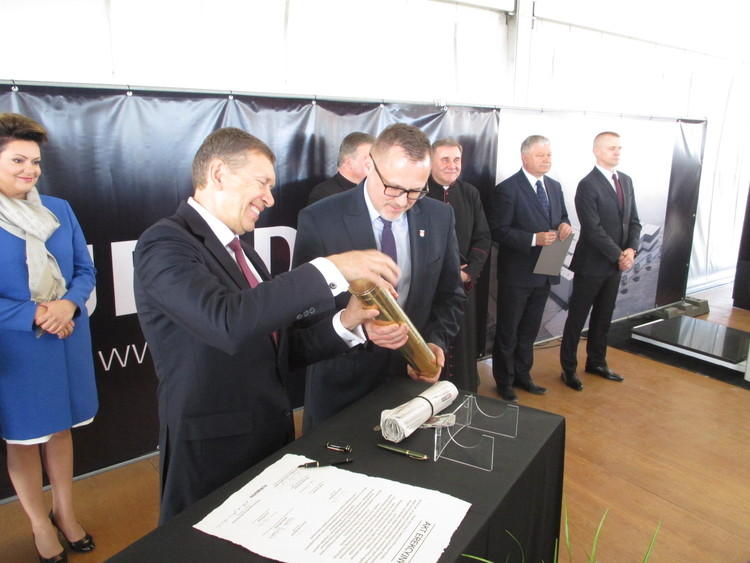 Miasto z dobrą ofertą i chętny przedsiębiorca. Ceramiczny Sieradz 1 24492 e90f66e5c1b7ed6a6efce877bc03d3ee