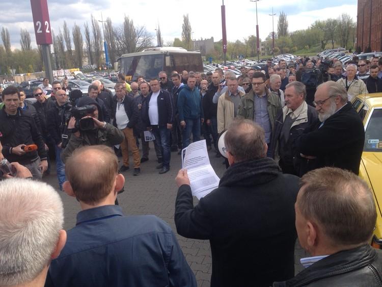 Z obawy przed nieuczciwą konkurencją. Łódzki protest taksówkarzy 1 24661 437bdd6afcda191230570e375d957ef0