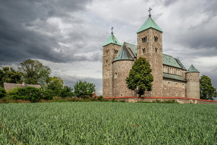 Konsekracja świątyni w Tumie i rocznica Chrztu Polski 1 24715 192f40e01ad64b775659410be545f66b
