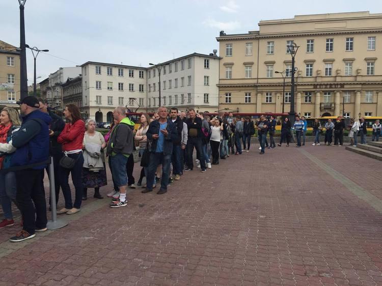 Noc Muzeów 2016. Tłumy przed galeriami, teatrami i siedzibą Radia Łódź 1 25060 0b7b57578132c95a9e496148d402f249