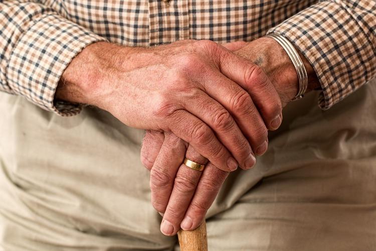 Seniorze, nie daj się okraść "na wnuczka". Oszuści są coraz sprytniejsi 1 25098 970b6a3cc52469dc69334e24a13fc77d
