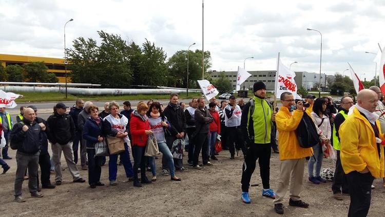 Manifestacja przed fabryką Indesitu 1 25151 a20639ae7294f26bcf52149e8767637d