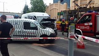 Zderzenie busa z samochodem osobowym. Ranni 1 25375 c5436752cba223156a6458e8449d2f24