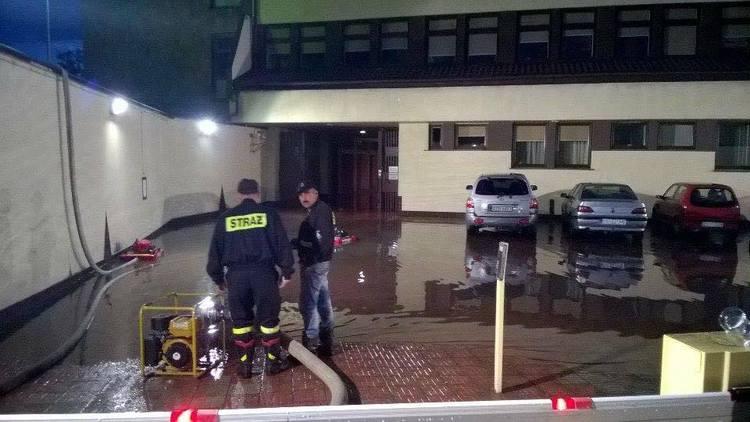 Nawałnica nad Sieradzem. Zalane ulice, parkingi podziemne i piwnice 9 25541 a0161223e14539dcf7ee59ed21051428