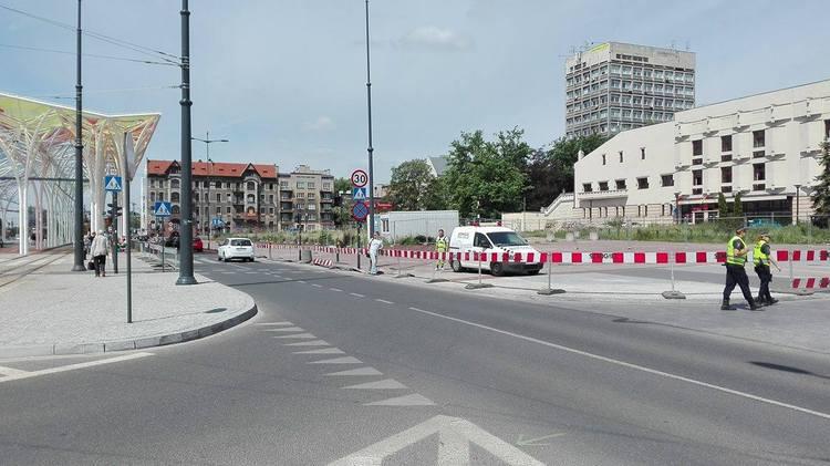 Utrudnienia dla pieszych i rowerzystów, bo budują hotel 1 25849 b1f0980de3d1dc1a60386b0af6a6b0da