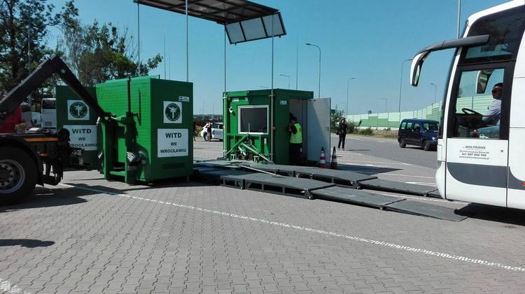 Kontrole autobusów. W Strykowie testują mobilną stację diagnostyczną 2 26149 08e77c346736cc36c605e7758c9782fa