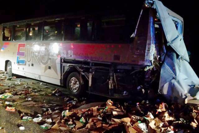 Wypadek autokaru na drodze S8. Ranne dzieci 2 26597 090cbe15efd6f38b448c405b08d8e74a