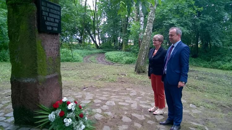 Kwiaty pod pomnikiem a pomnik w lesie, czyli jak przybliżyć sieradzanom historię grunwaldzką? 1 26781 e5bd1064424d511b0f5c9608ba0165e7