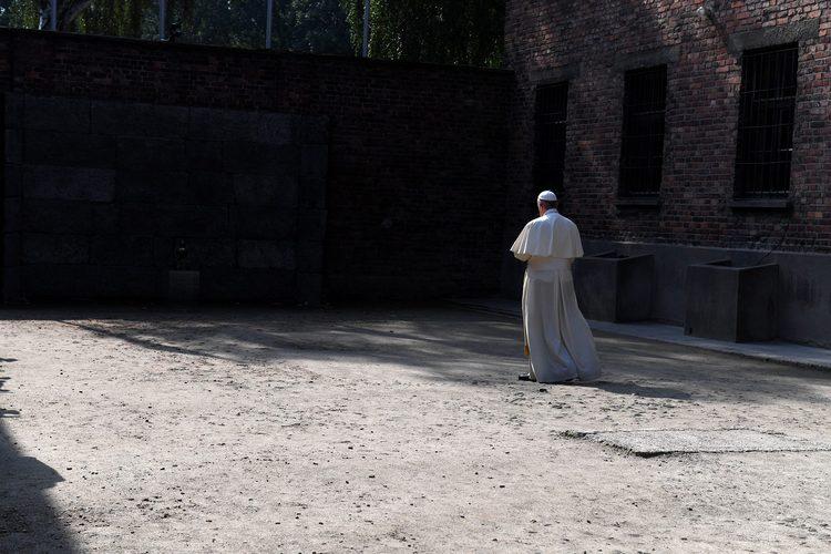 Trzeci dzień wizyty papieża Franciszka w Polsce. Odwiedził Auschwitz-Birkenau 1 27150 3a3f835f8342217f0930aea0d7e13d42