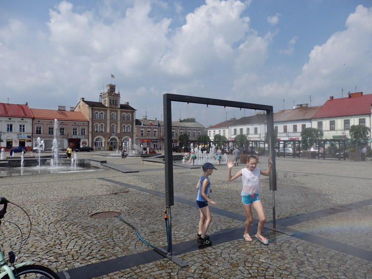 W Skierniewicach postawili kurtynę wodną 2 27158 1adff0f858fda45bff547d6b1a872fbd