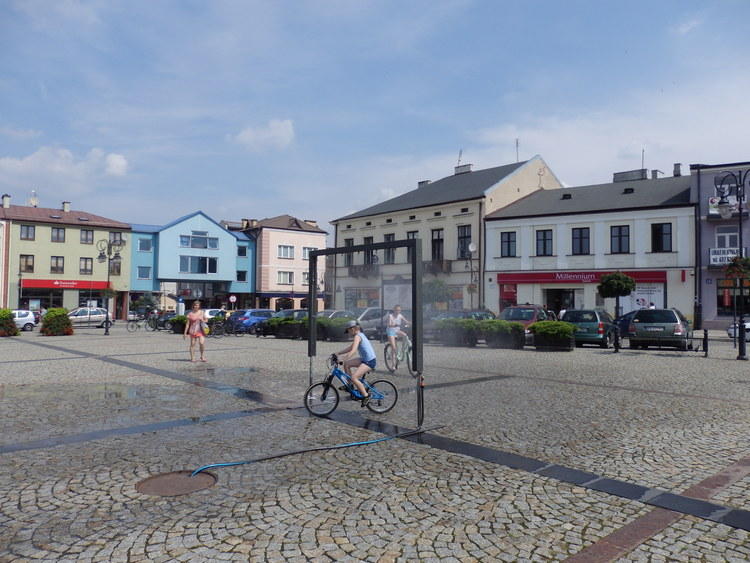 W Skierniewicach postawili kurtynę wodną 1 27158 2e60cead8aaa5119b8e217c3322ef458