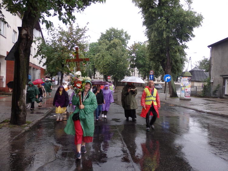 Skierniewiccy pielgrzymi wyruszyli do Miedniewic 1 27214 bd79b9efc75f27f3ec00b0b2947761d9