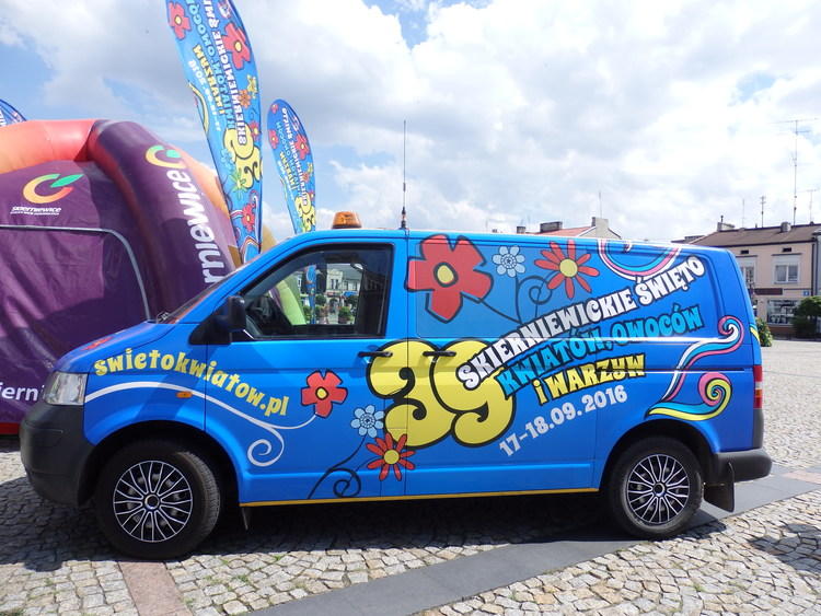 Kwiatobus rusza w trasę. Promocja skierniewickiego święta 1 27374 8f937c4e00f0a1a5027a5948eaa3832e